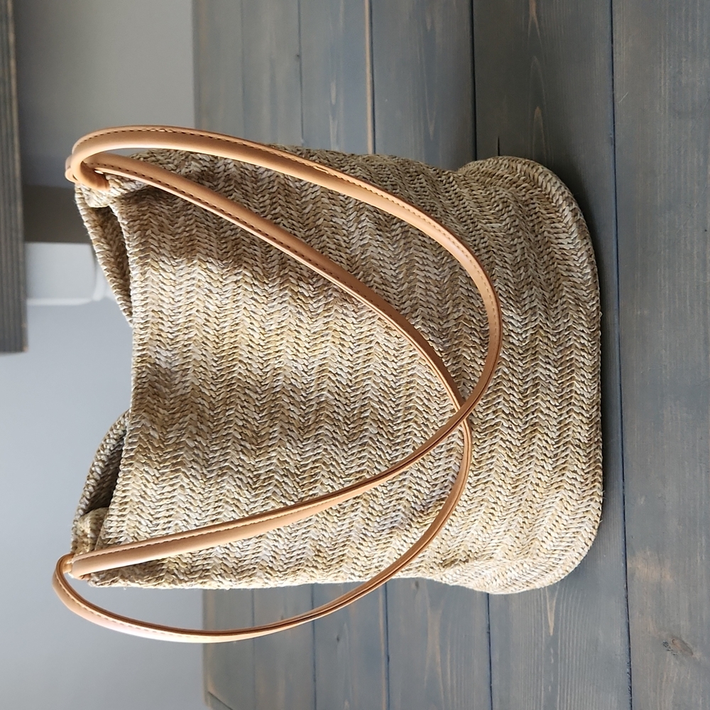 Straw shoulder bag